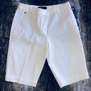 🌹White House Black Market off-white Bermuda short